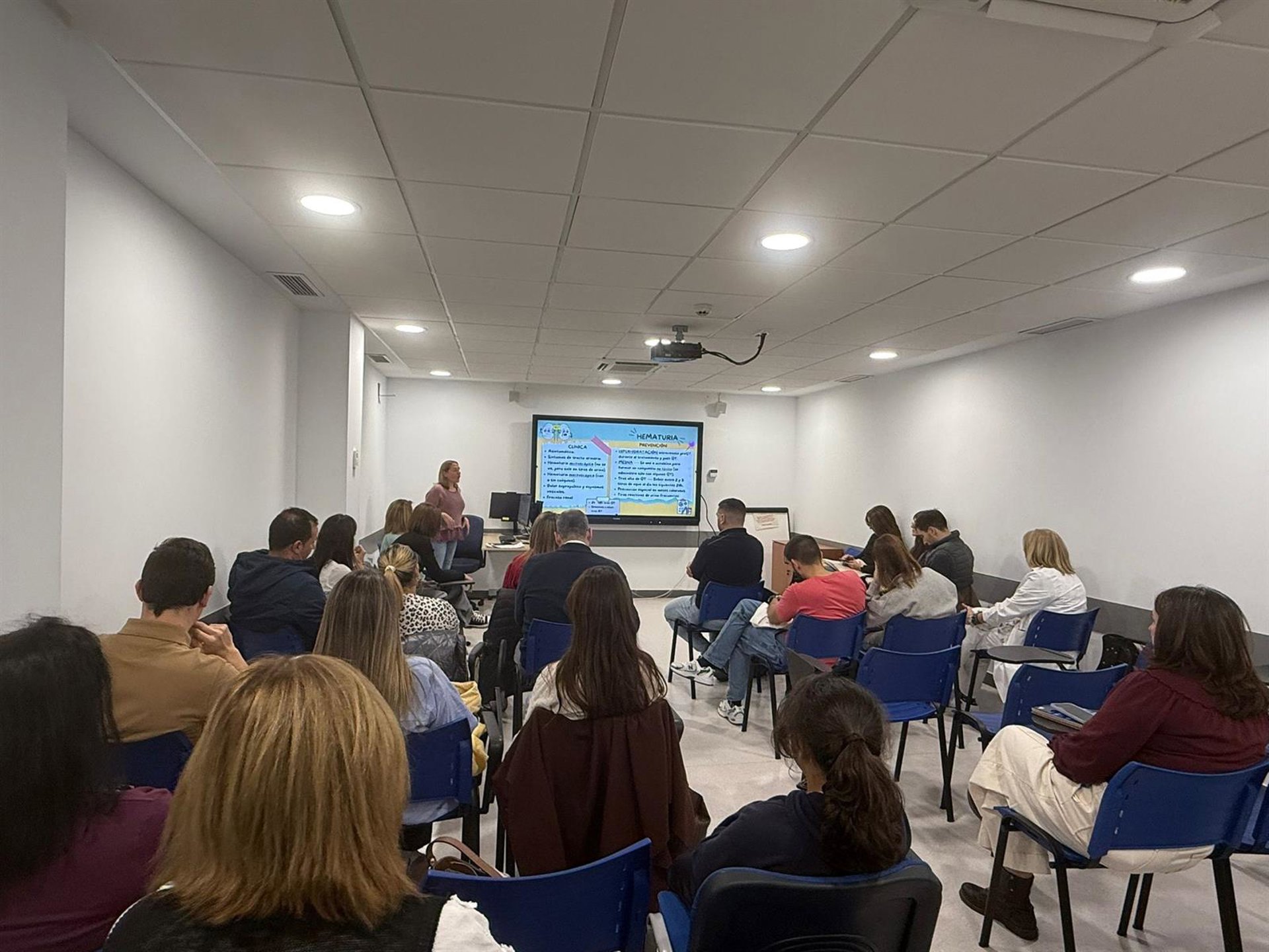El Hospital Materno Infantil celebra su Escuela para Familias de Oncohematología Pediátrica