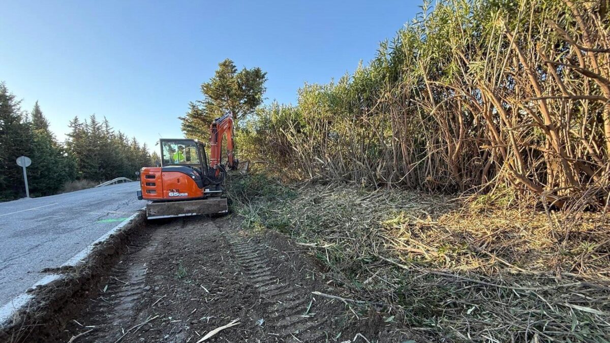 Estepona comienza las obras para dotar de acerado y medidas de calmado de tráfico a la carretera de Benahavís