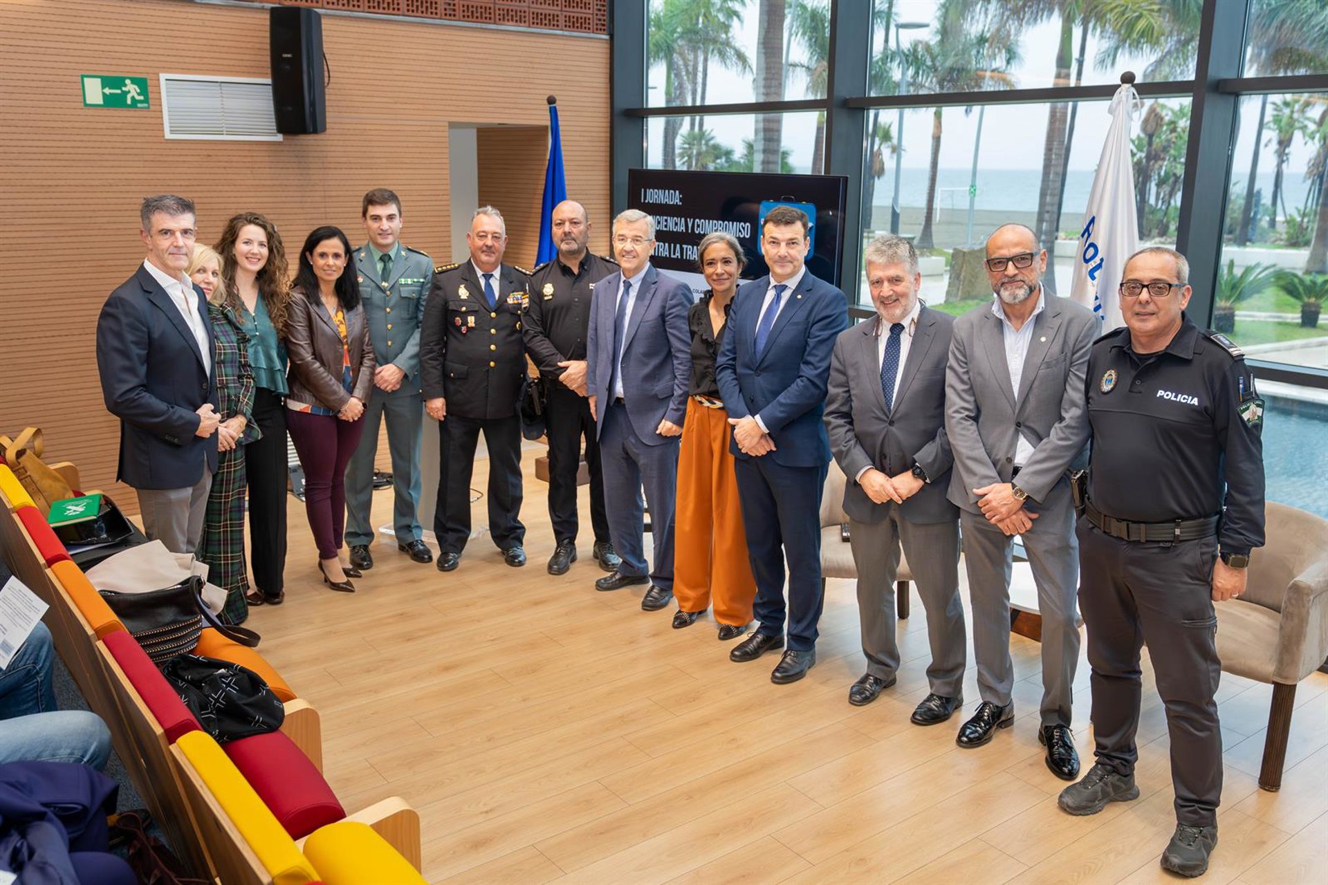 Representantes de distintos ámbitos públicos participan Estepona en jornada contra la trata