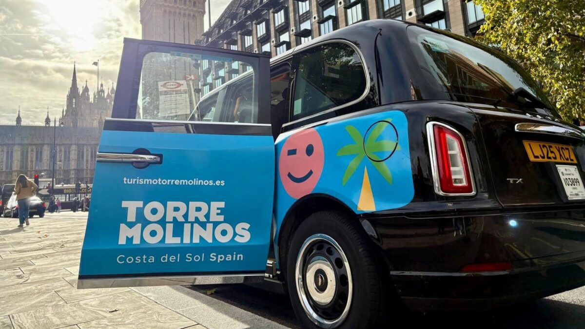 Torremolinos se promociona en 25 taxis de Londres con campaña que prevé siete millones de impactos