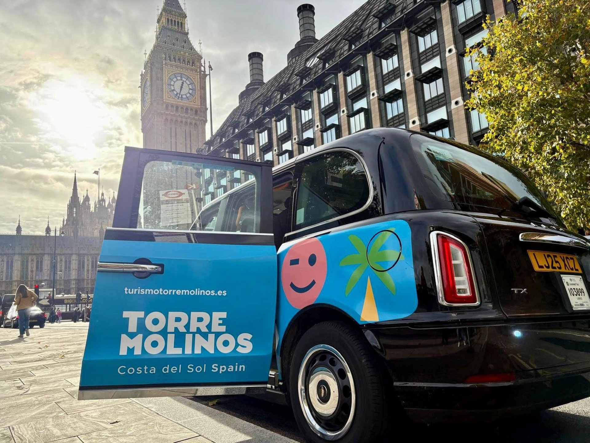Torremolinos se promociona en 25 taxis de Londres con campaña que prevé siete millones de impactos