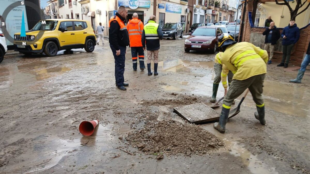 Efectivos de Infoca realizan labores de acondicionamiento de zonas afectadas en Cártama tras lluvias