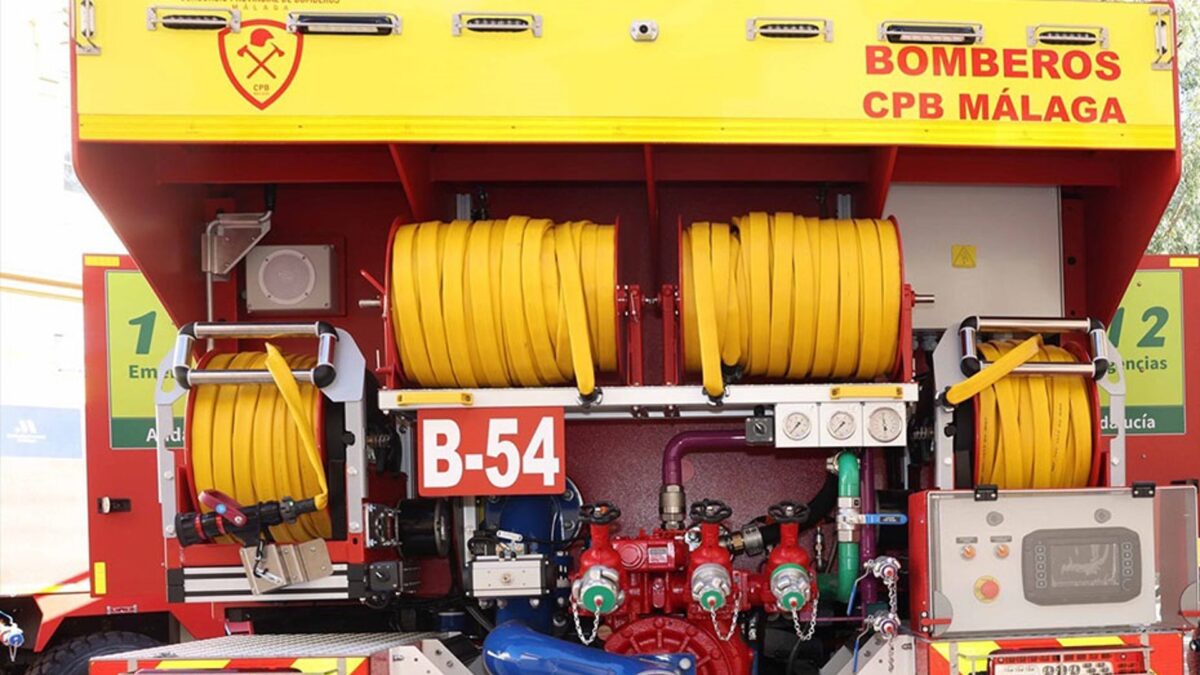 Evacuan en helicóptero a un herido por quemaduras tras el incendio de una casa en Alozaina