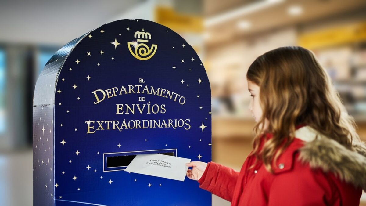 Los buzones mágicos de Correos para las cartas de Papá Noel y los Reyes Magos ya están en 25 oficinas de Málaga