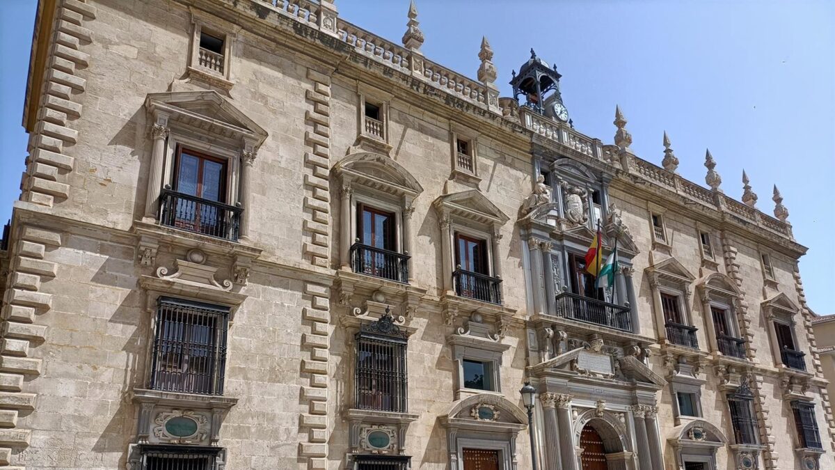 Condenado a ocho años por amenazar a un camarero e incendiar la casa en la que estaba de okupa