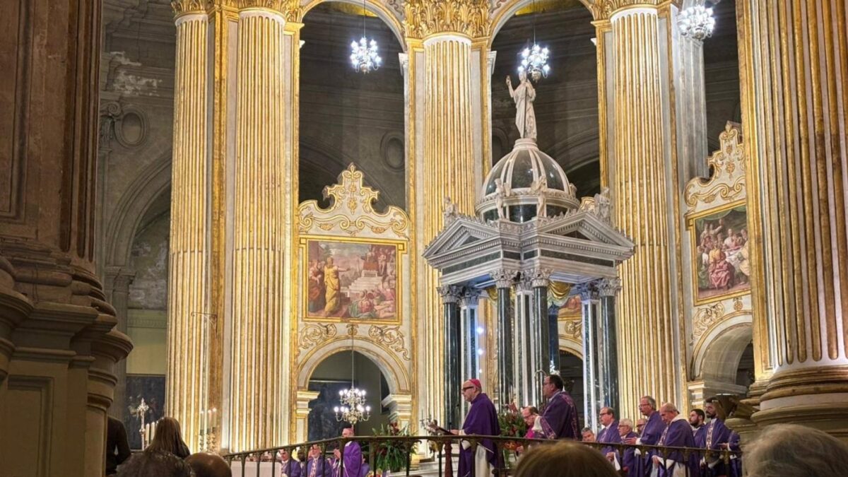 El obispo pide "unidad y comunión" de la sociedad durante la misa por las víctimas de Adamuz