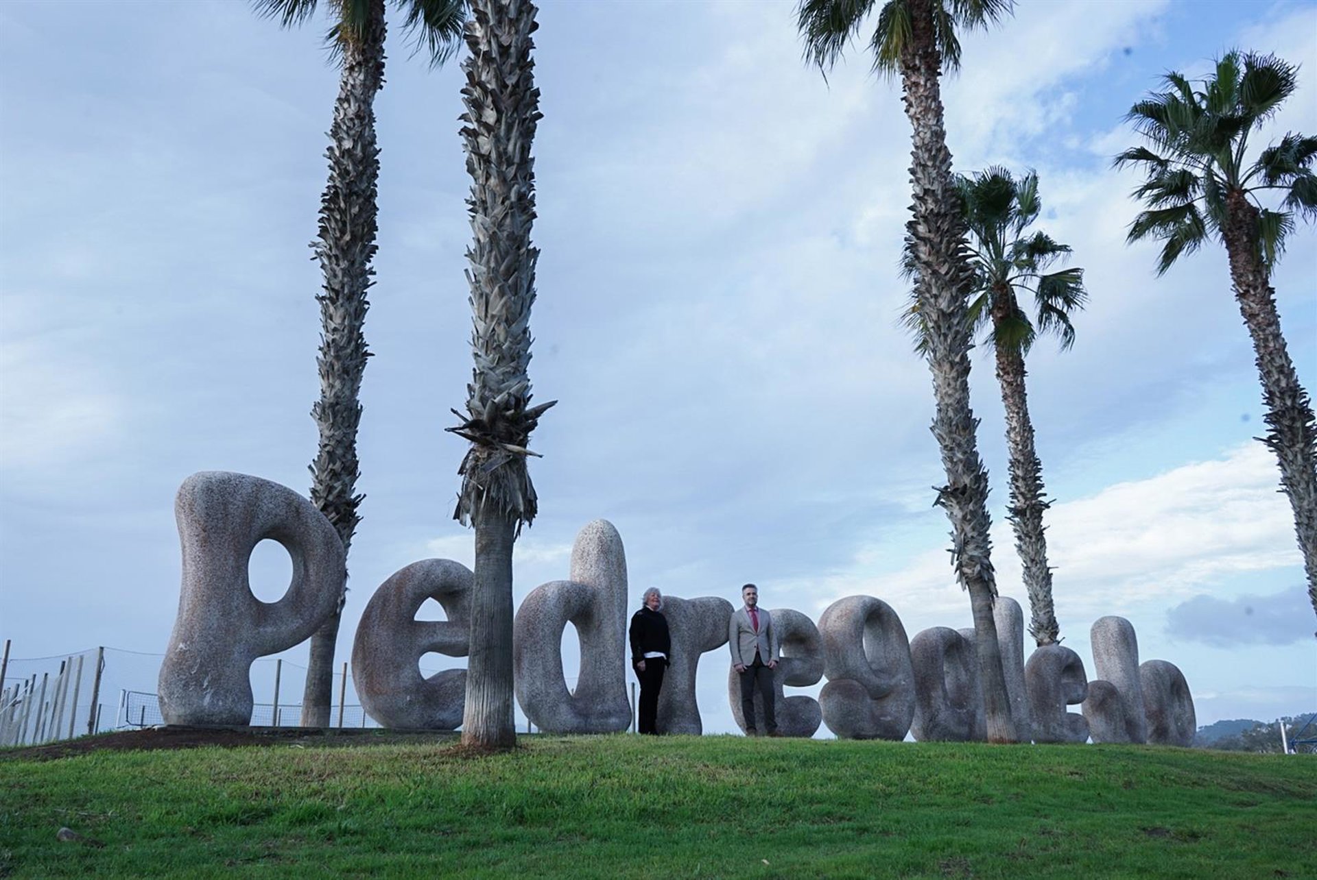 La playa de Pedregalejo de Málaga cuenta con letras escultóricas gigantes con su nombre