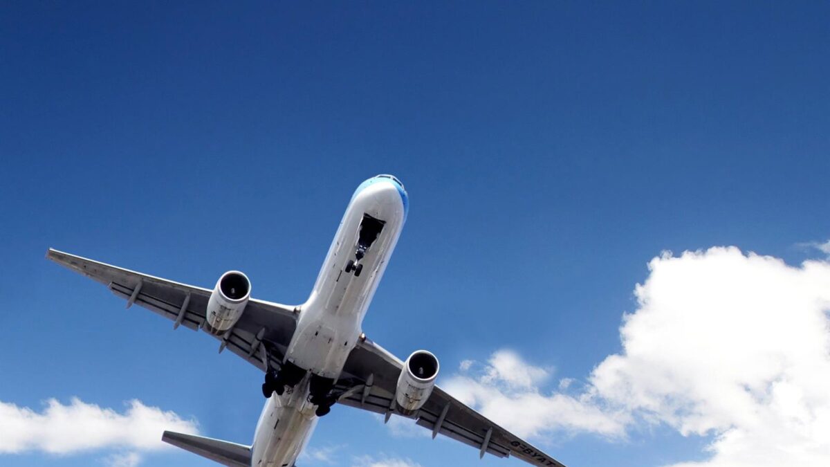 Un detenido por una presunta agresión sexual a la pasajera de un avión durante un vuelo