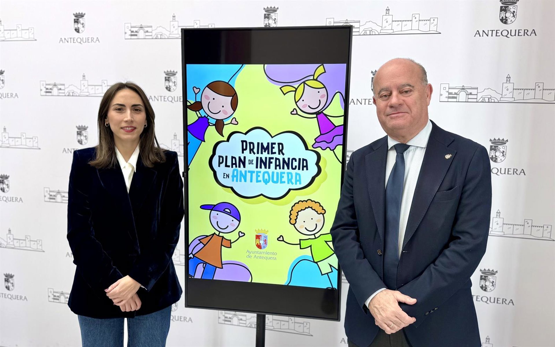 Antequera presenta el primer plan de infancia
