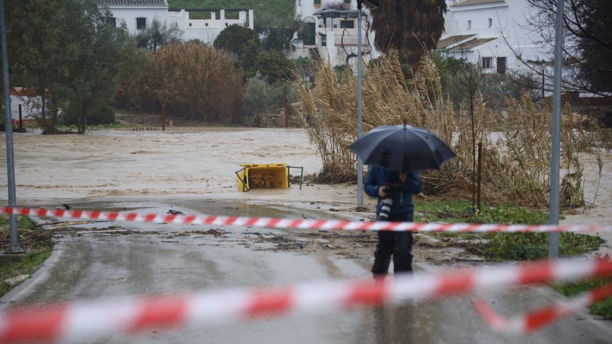 Continúa la búsqueda de la mujer desaparecida en Sayalonga tras caer al río Turvilla
