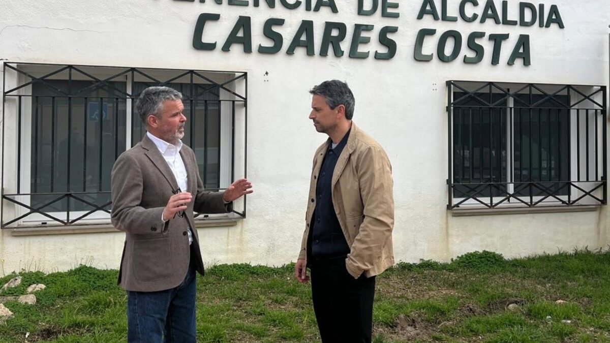 El PSOE pide a Juanma Moreno que cumpla sus compromisos con Casares en materia de sanidad y educación