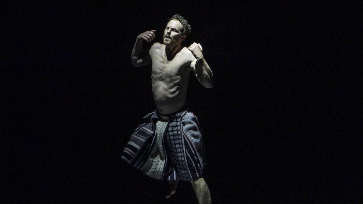 El coreógrafo y bailarín francés Boris Charmatz visita por primera vez el Teatro Cánovas con 'Somnole'