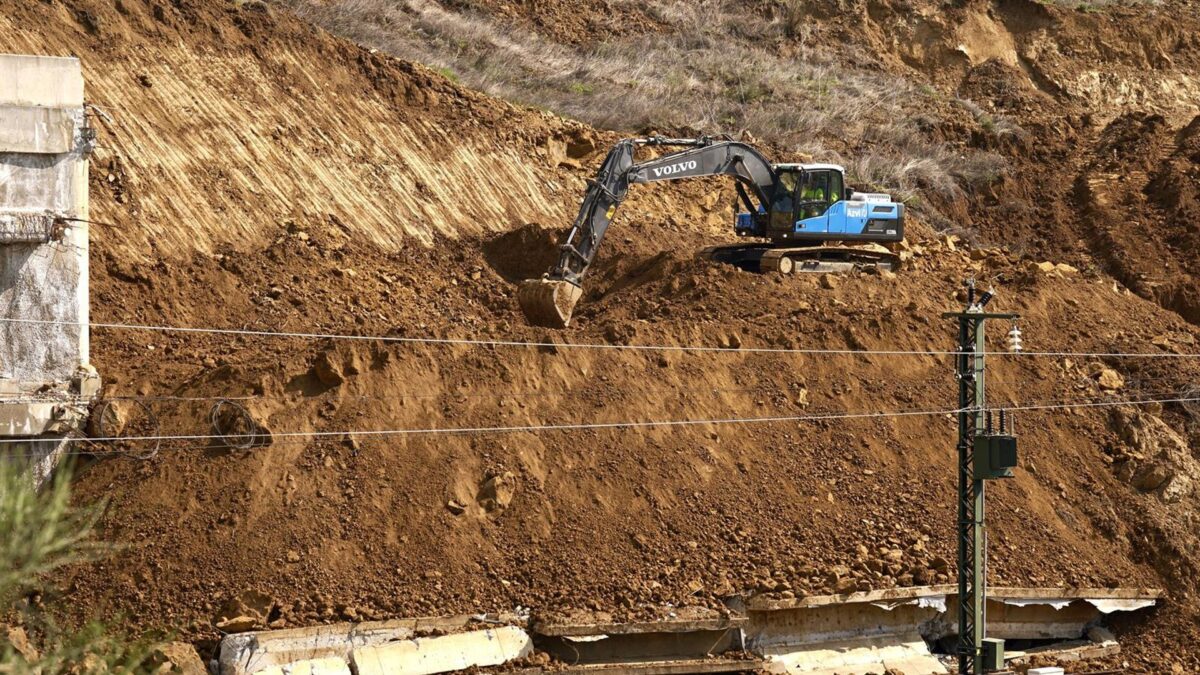 Junta critica "maltrato" por "desconexión" ferroviaria y dice a subdelegado que pida perdón al sector