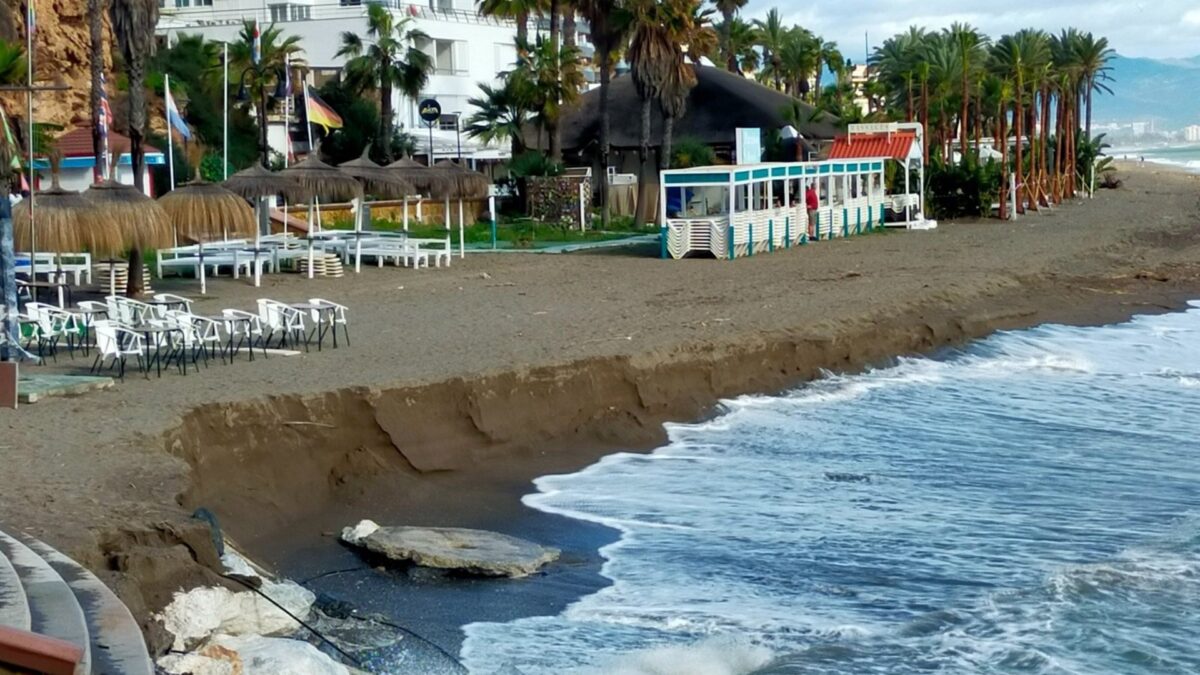 La alcaldesa de Torremolinos cifra en casi 700.000 euros los daños provocados por los temporales en las playas