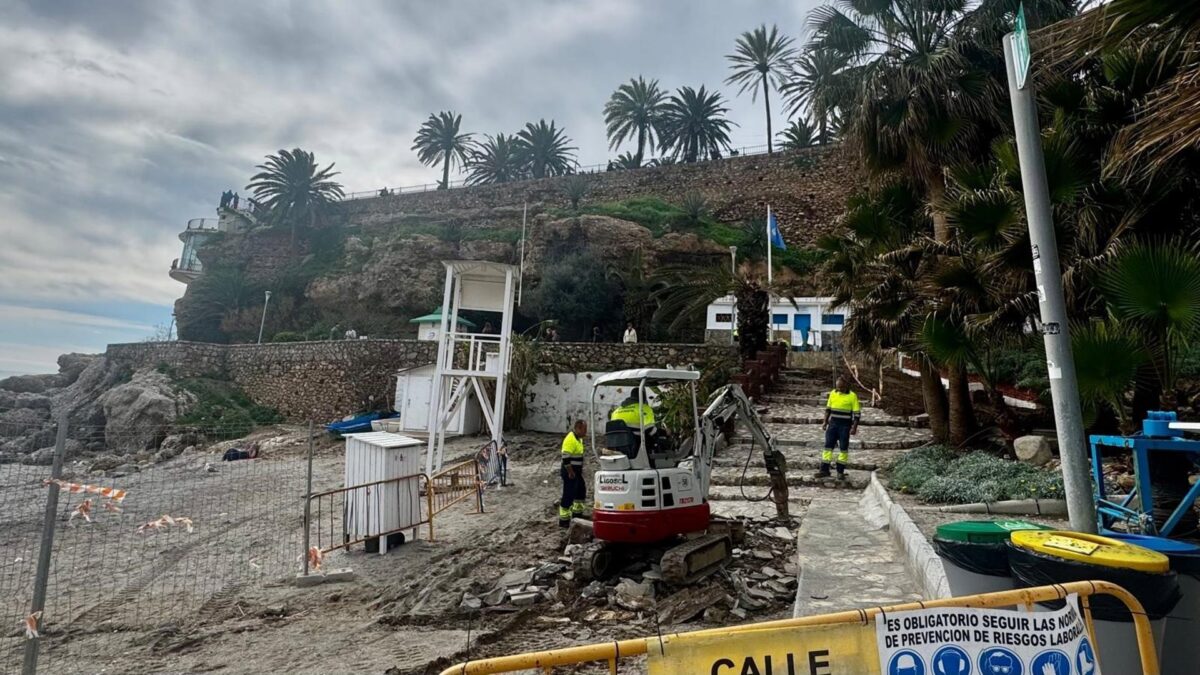Nerja prevé ampliar el espacio de arena de la playa de Calahonda en 250 metros cuadrados
