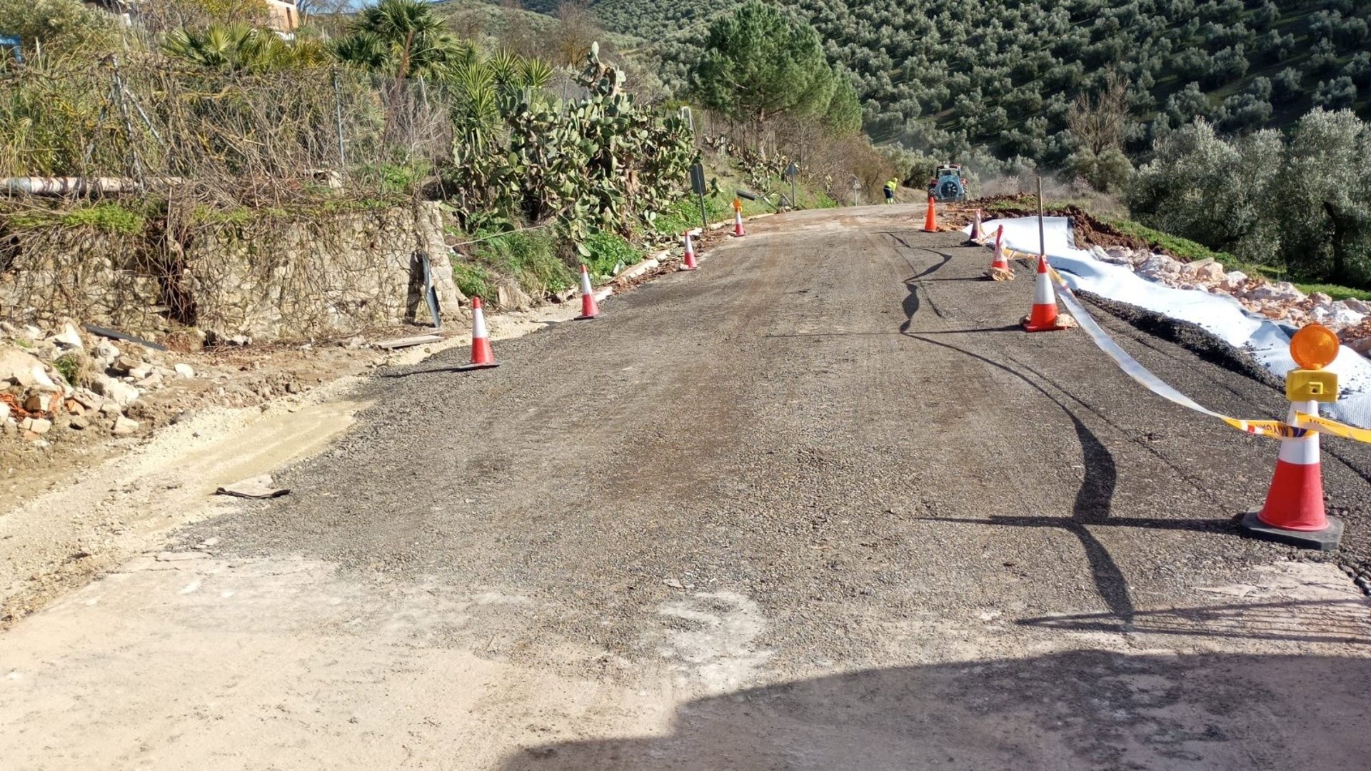 Reabierta al tráfico la MA-6101 en Villanueva de Algaidas