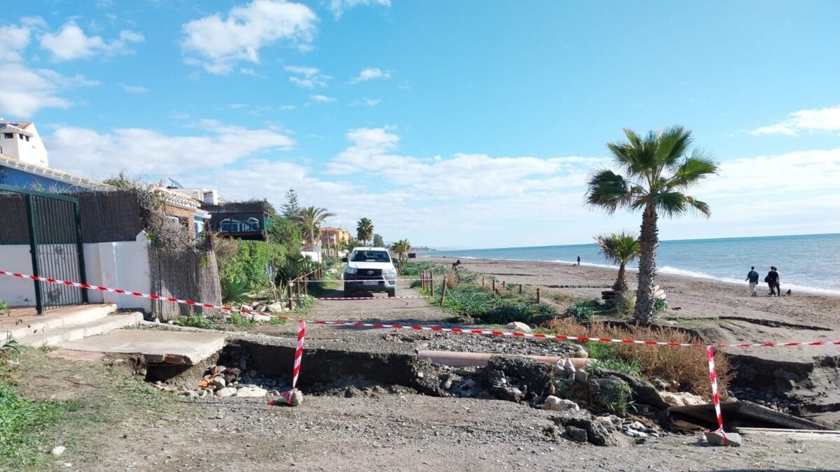 Rincón de la Victoria inicia actuaciones para reparar daños provocados en el litoral por la dana de diciembre