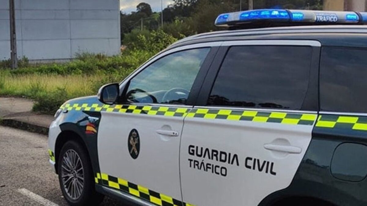 Un fallecido y dos heridos tras la colisión de dos turismos y una motocicleta en Mijas