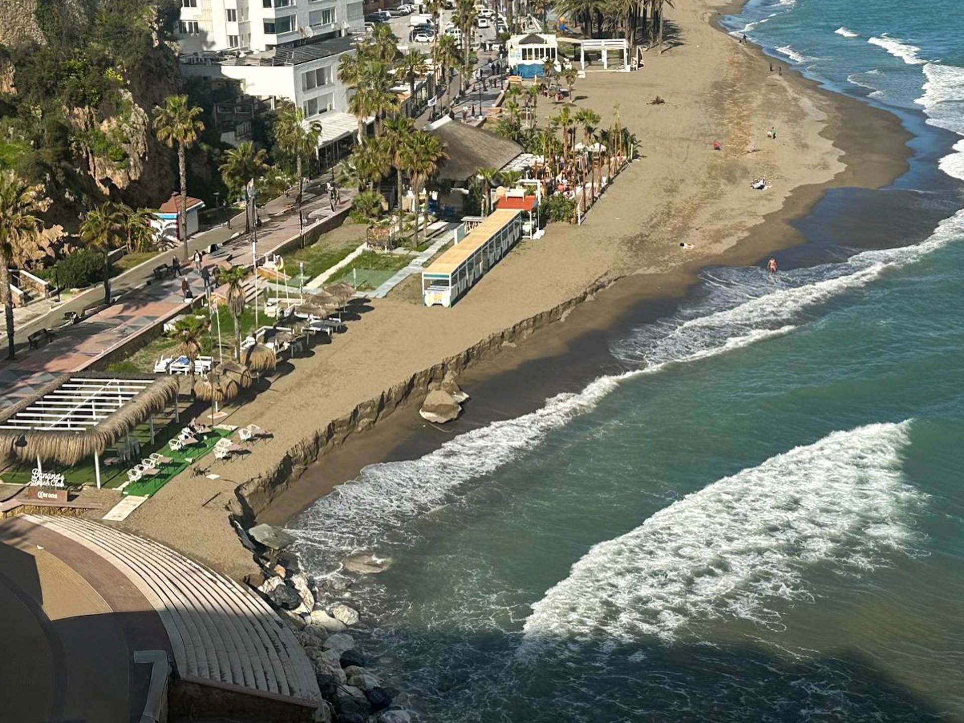 Vox urge instalar infraestructuras de protección en litoral de Torremolinos tras daños en playa del Bajondillo