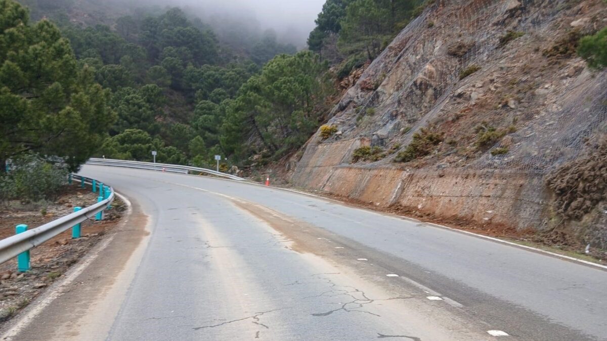 Abierta la carretera A-397 de Ronda-San Pedro, cortada tres horas por obras de mantenimiento
