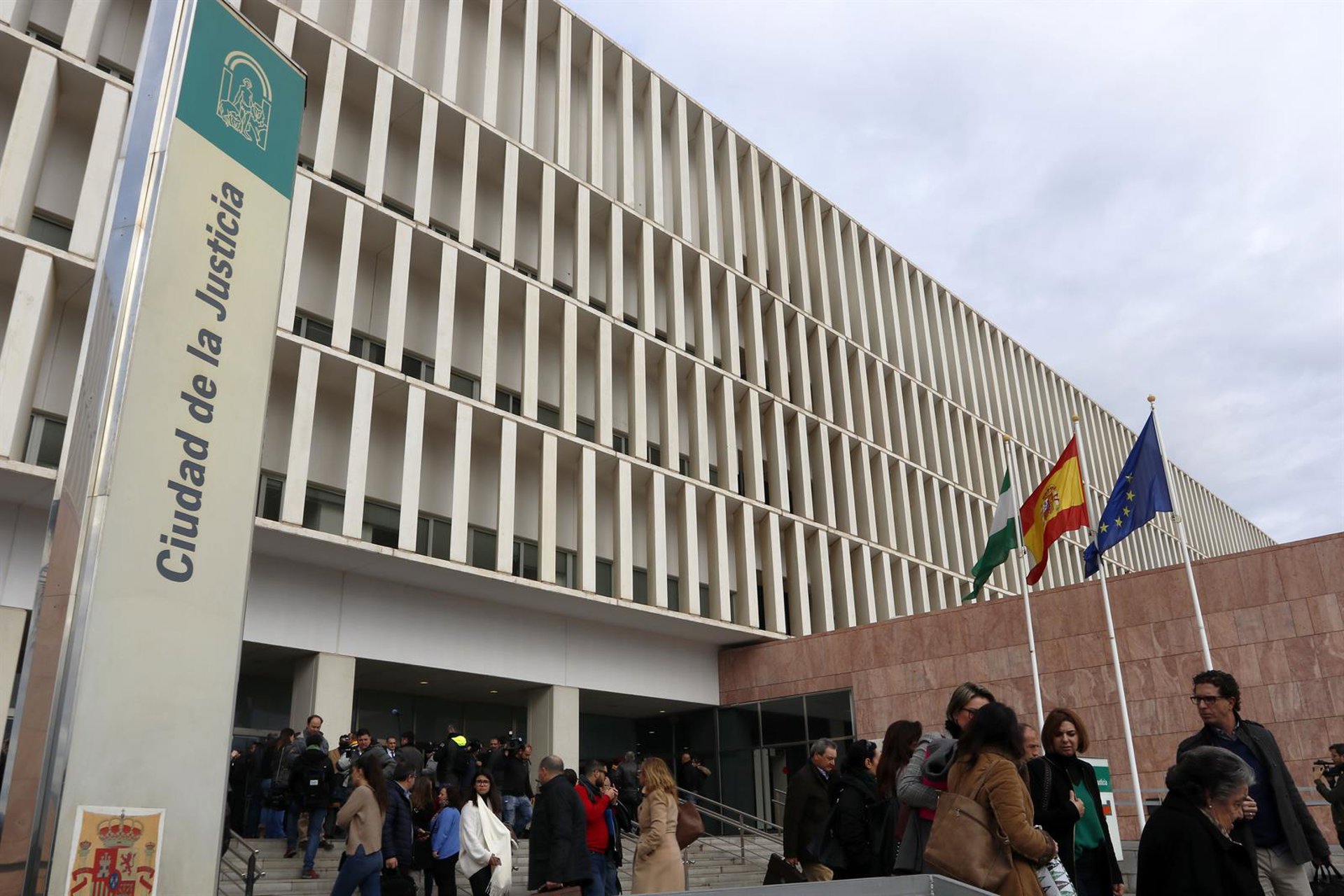 Condenado a 12 años por matar a un vecino y herir a otro con una barra en las cuevas de Maro