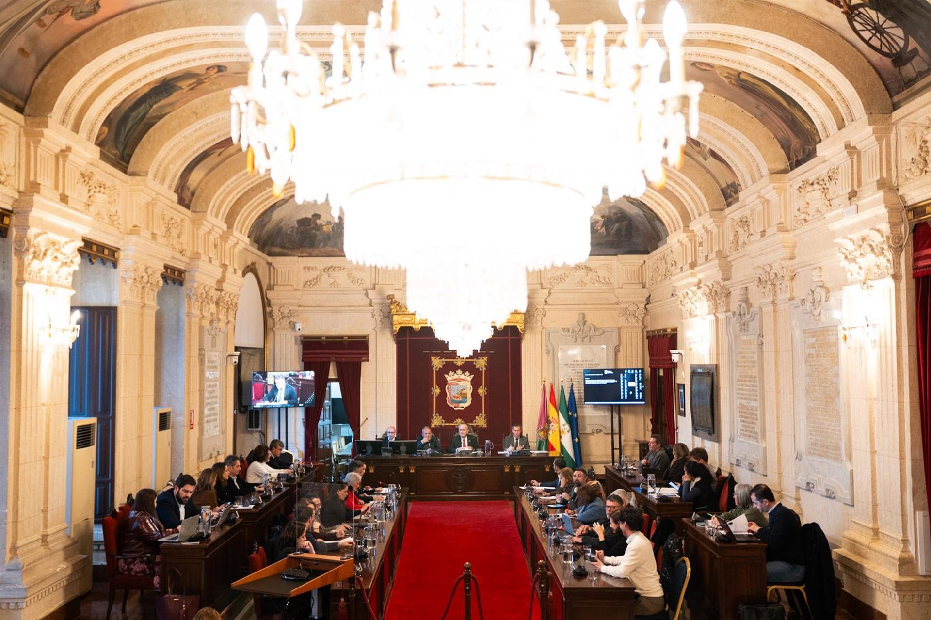 El AVE directo Málaga-Madrid, la sanidad y situación de familias de avenida Europa 15, a debate en el pleno