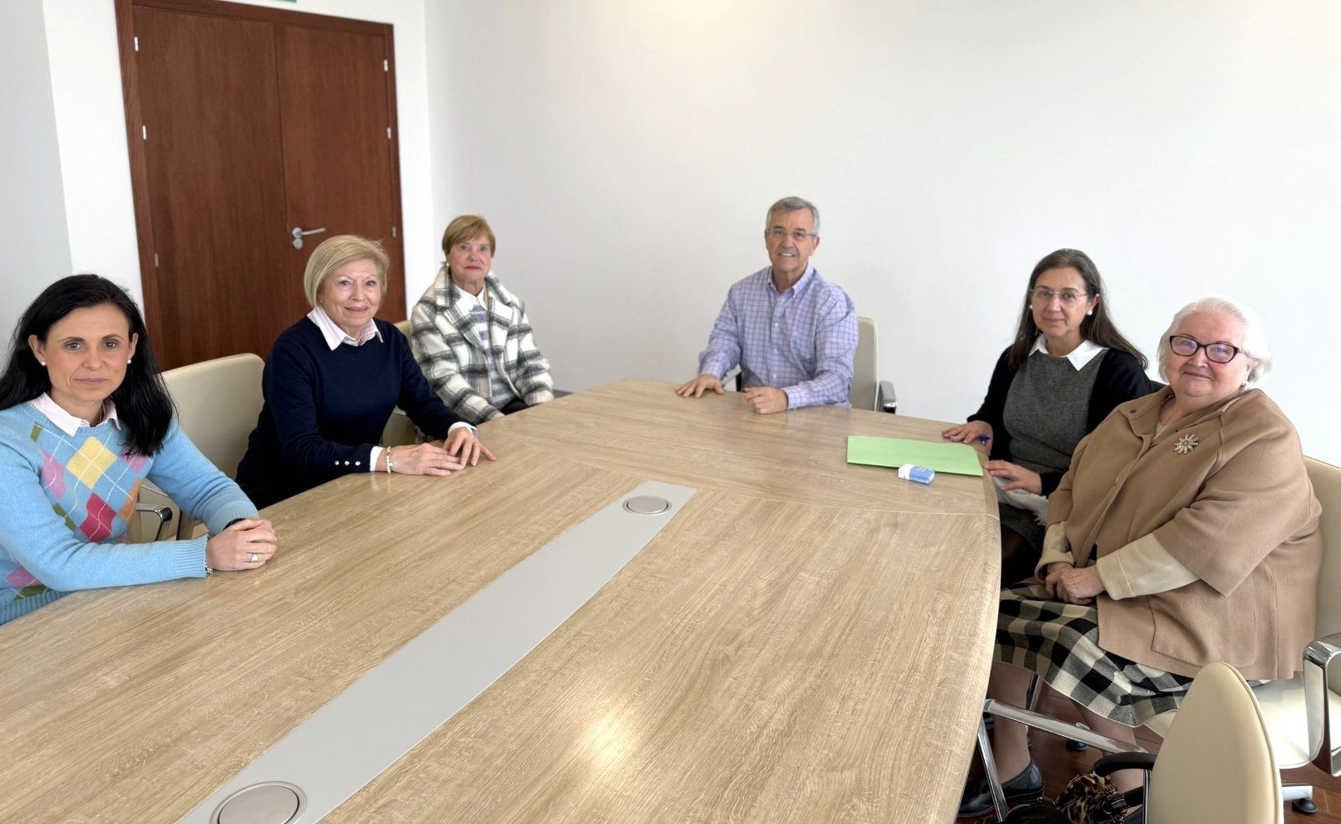 El alcalde de Estepona se reúne con la Asociación de Familiares de Enfermos de Alzheimer