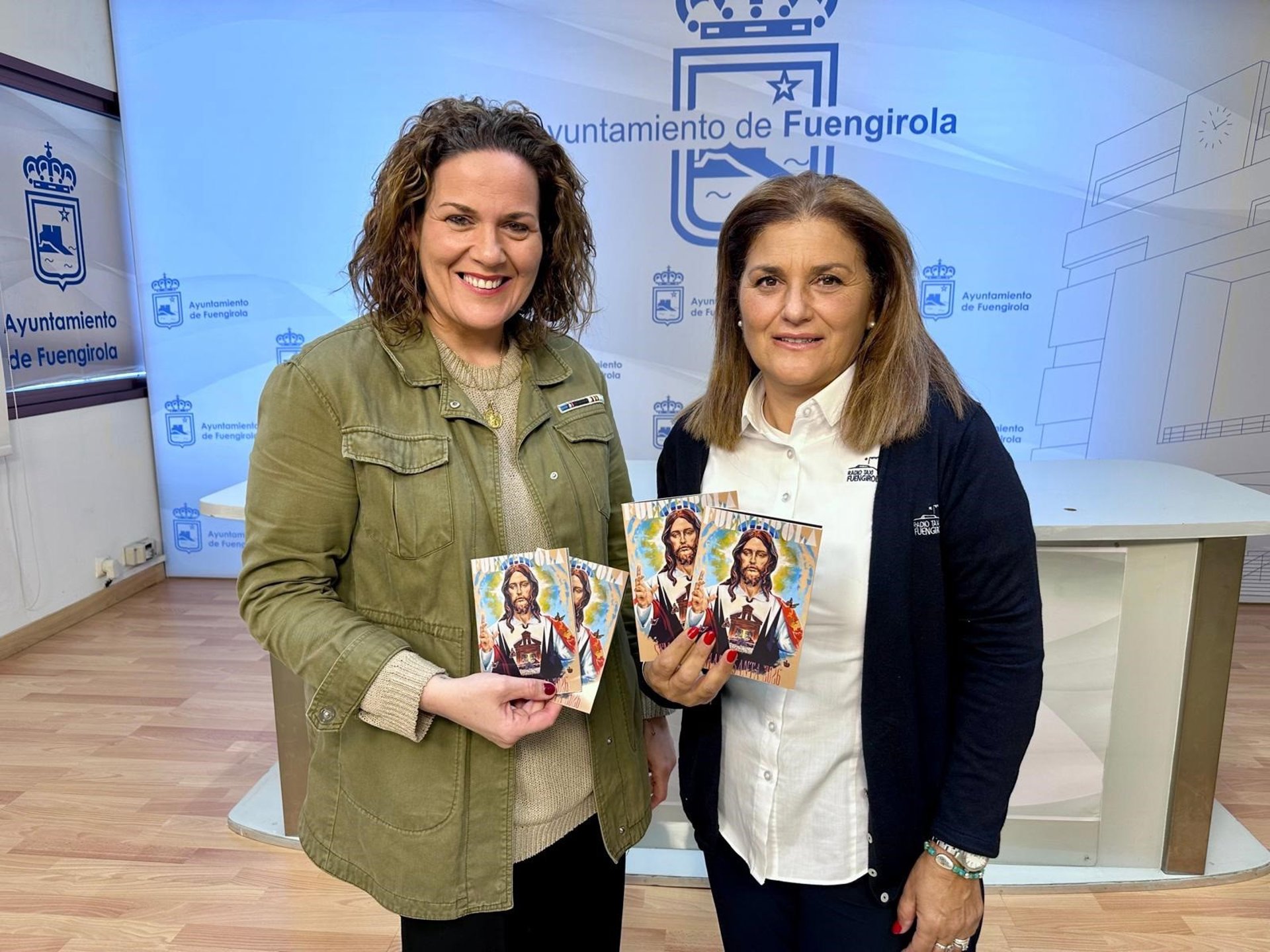 Fuengirola pone a disposición de los vecinos guías de bolsillo con toda la información sobre la Semana Santa
