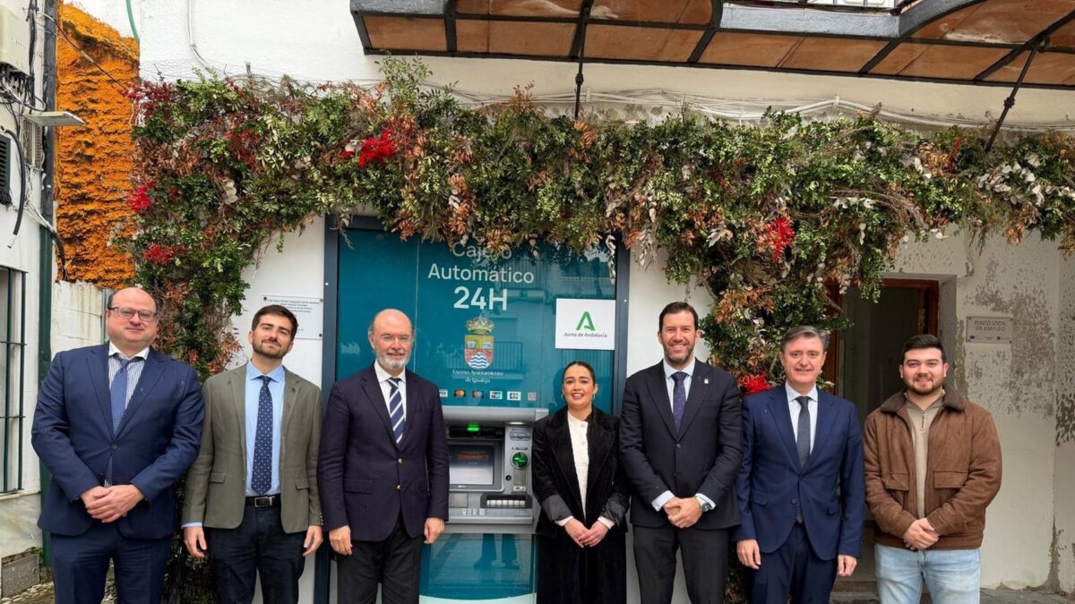 La Junta amplía su red contra la exclusión financiera con un cajero en Igualeja
