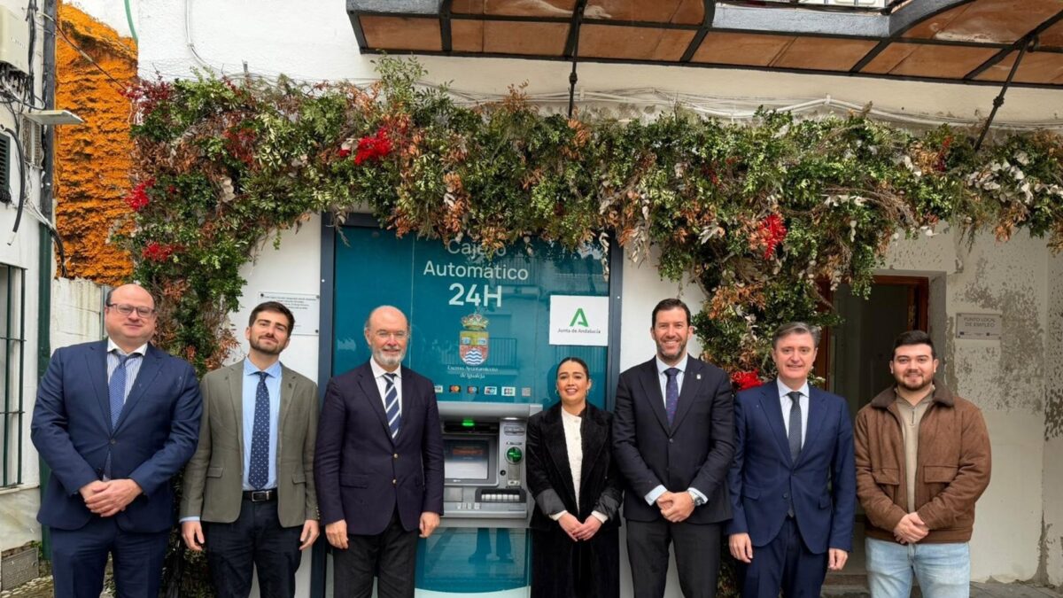 La Junta impulsa la instalación de un cajero en Igualeja y refuerza la lucha contra la exclusión financiera