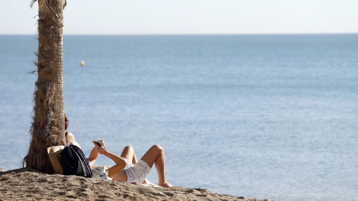 Las playas de la provincia de Málaga, operativas para Semana Santa con duchas, lavapiés y socorrismo