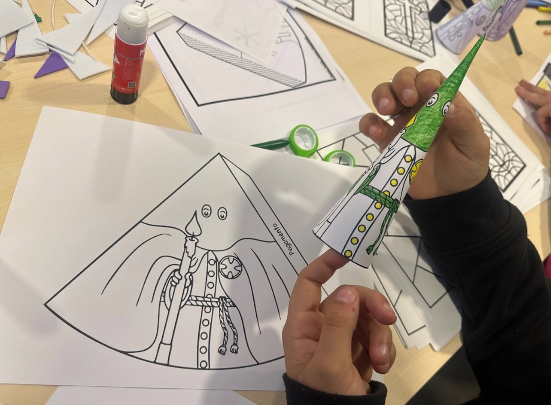 Organizan en Fuengirola talleres infantiles para acercar la Semana Santa a los más pequeños