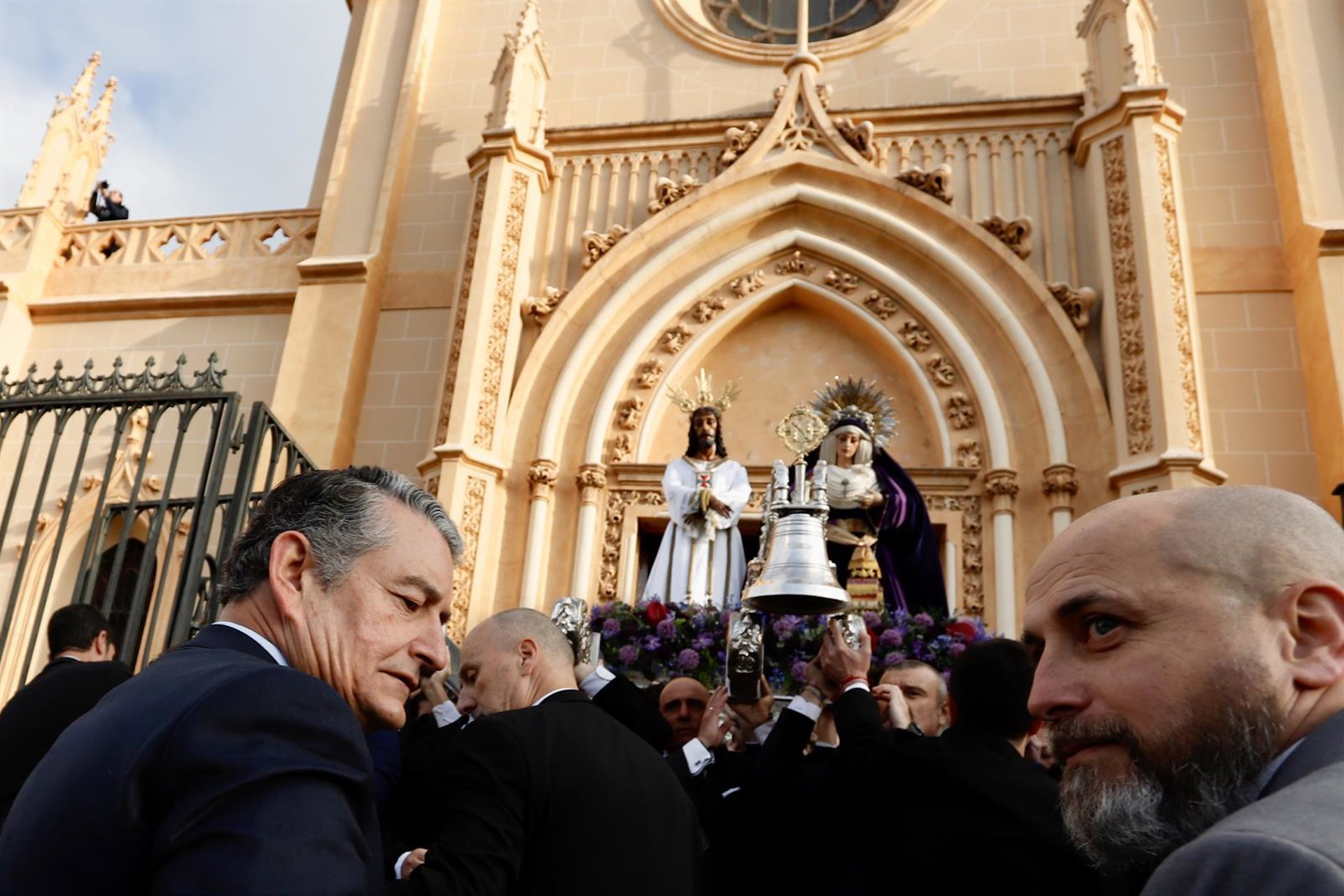 Sanz, España, Blanco y Bernal asisten a la misa y traslado del Cautivo de Málaga