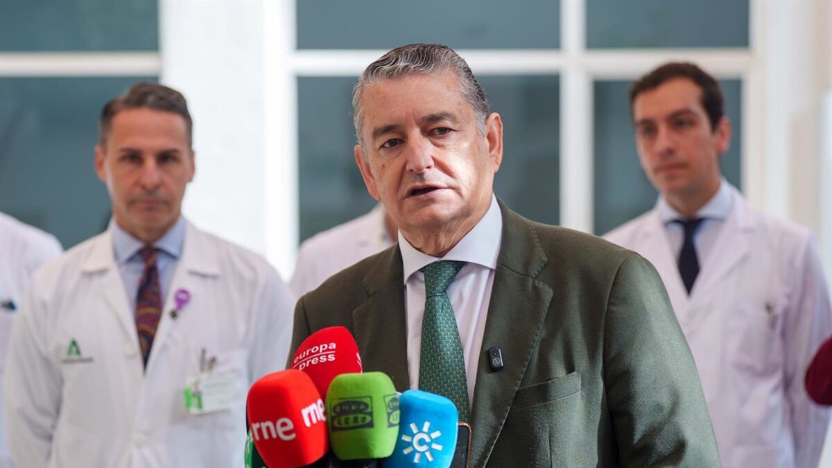Sanz incide en periodo de alta frecuentación y picos elevados y dice que se han tomado "decisiones" en Clínico