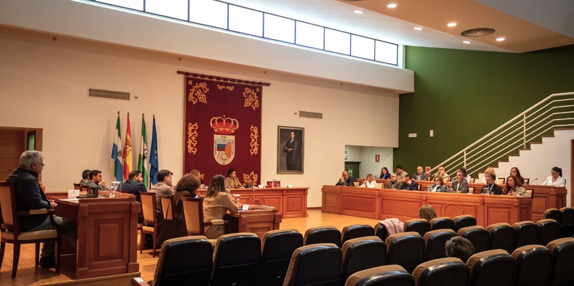 Torremolinos aprueba una moción en defensa del turismo y la movilidad ante el "retraso" de AVE directo