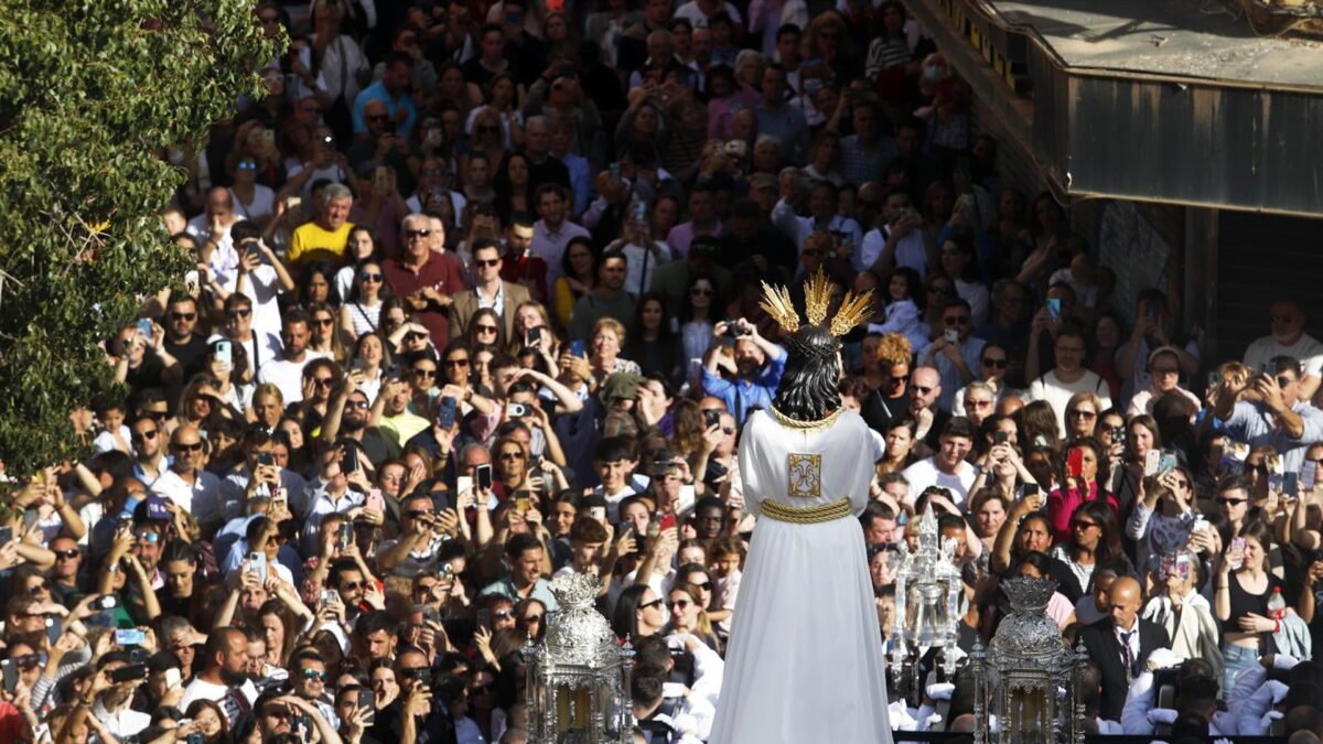 Unos 1.200 mayores y personas con discapacidad disfrutarán de Semana Santa en tribuna de la plaza de la Marina