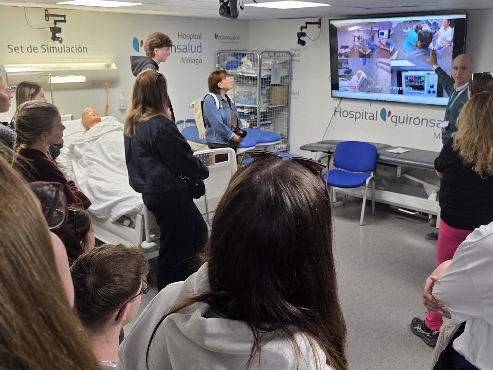 Visitan el Hospital Quirónsalud Málaga un grupo de estudiantes de Enfermería austríacos