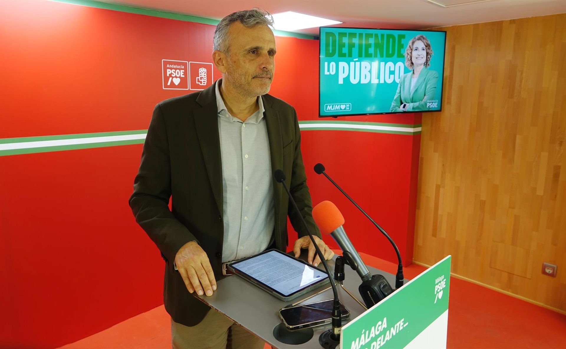 El PSOE exige a Moreno que se posicione sobre la regularización de migrantes