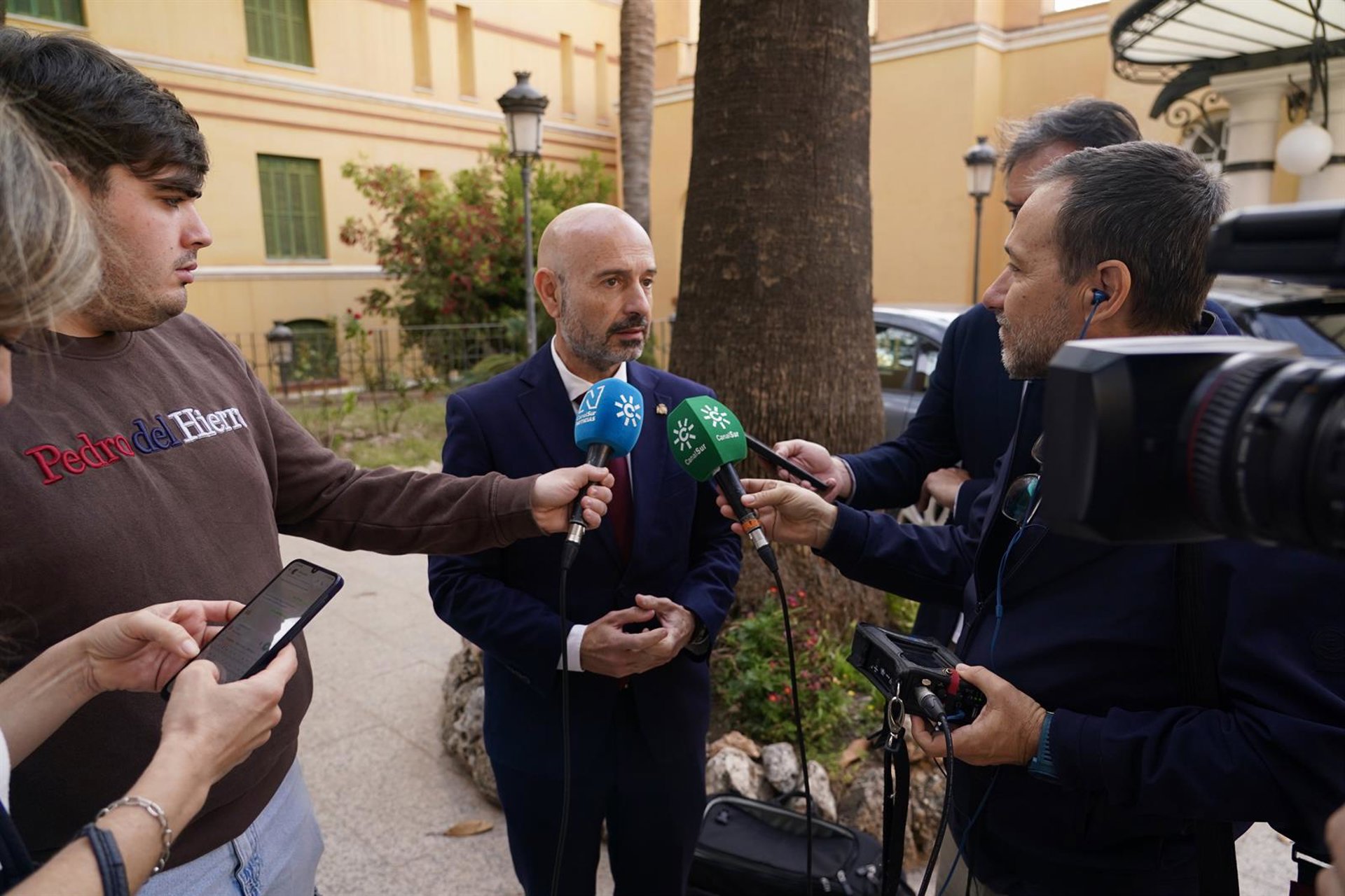 El subdelegado dice a Moreno que "vincular reapertura completa de AVE con el adelanto electoral es de trileros"