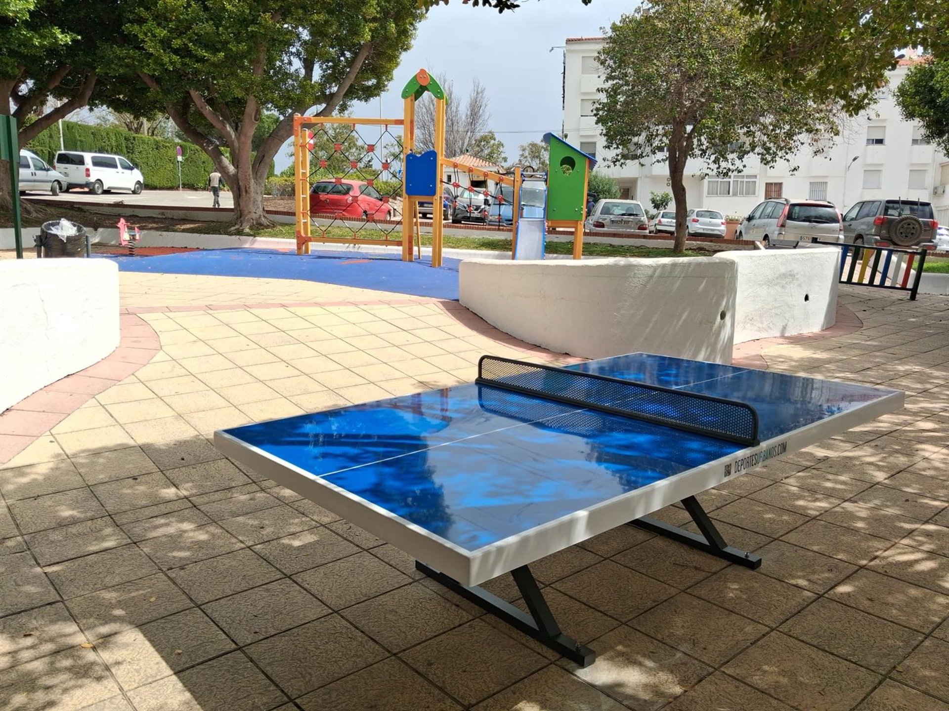Estepona comienza a crear espacios deportivos de tenis de mesa en diferentes puntos de la ciudad