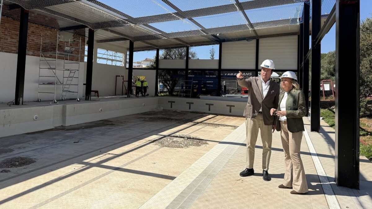 Las obras de cerramiento integral de la piscina de Las Chapas en Marbella entran en su recta final