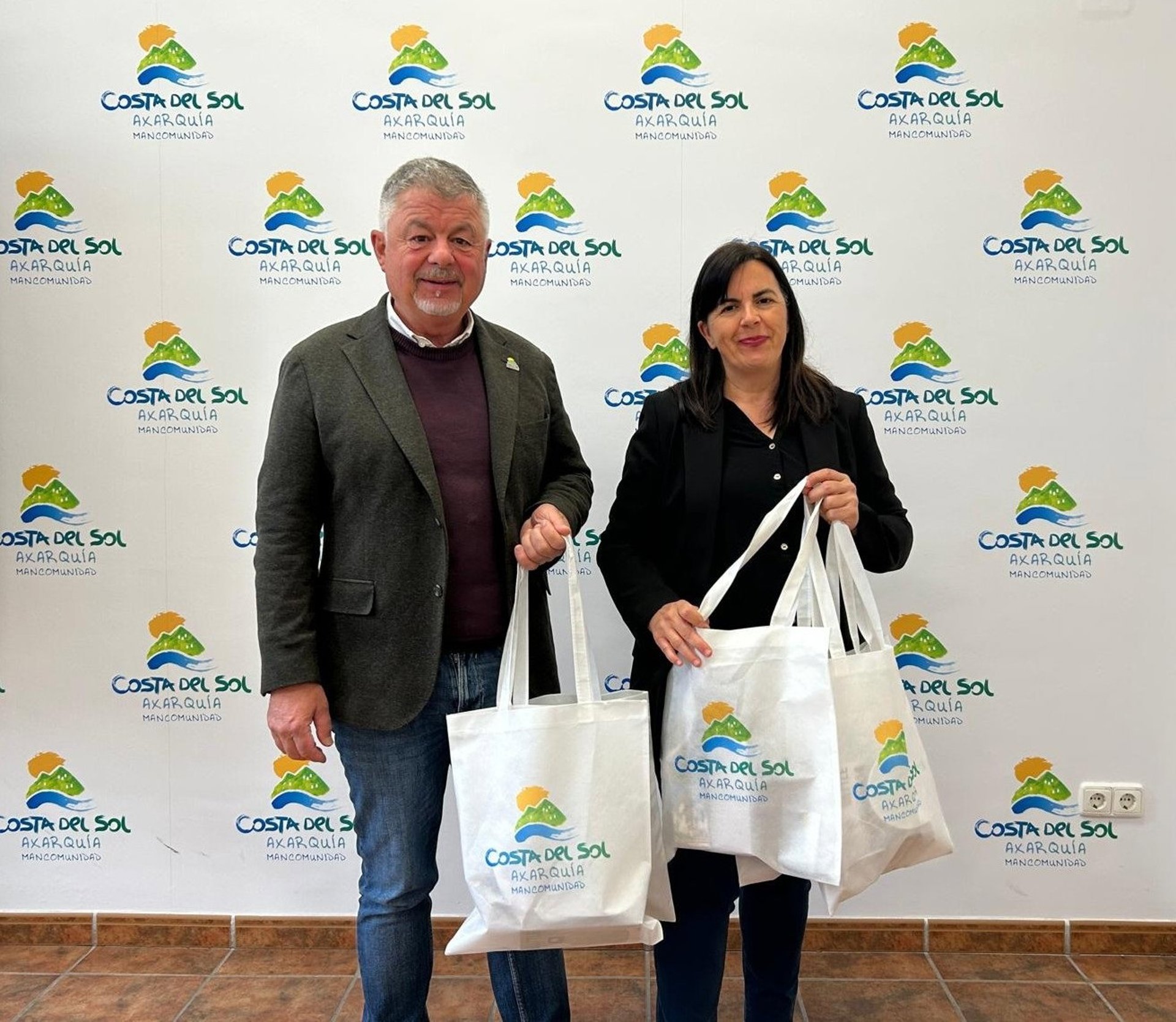 Mancomunidad Axarquía Costa del Sol colabora en el I Encuentro de Geología Subterránea Cueva de Nerja