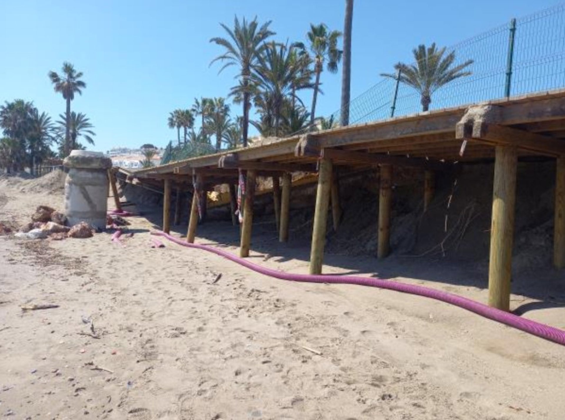 Mijas ejecutará obras de emergencia para restituir tramo de Senda Litoral dañado por temporales en El Bombo
