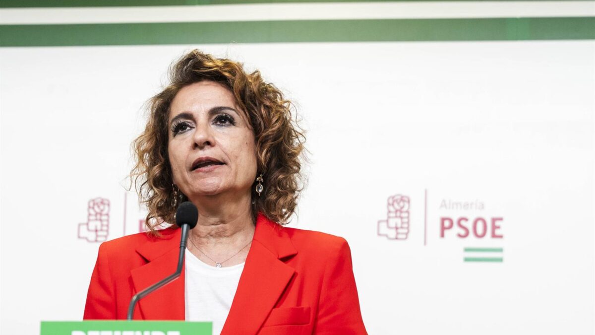 Montero alerta de que sanitarios del Costa del Sol "duermen en sus coches" por la "falta" de vivienda asequible