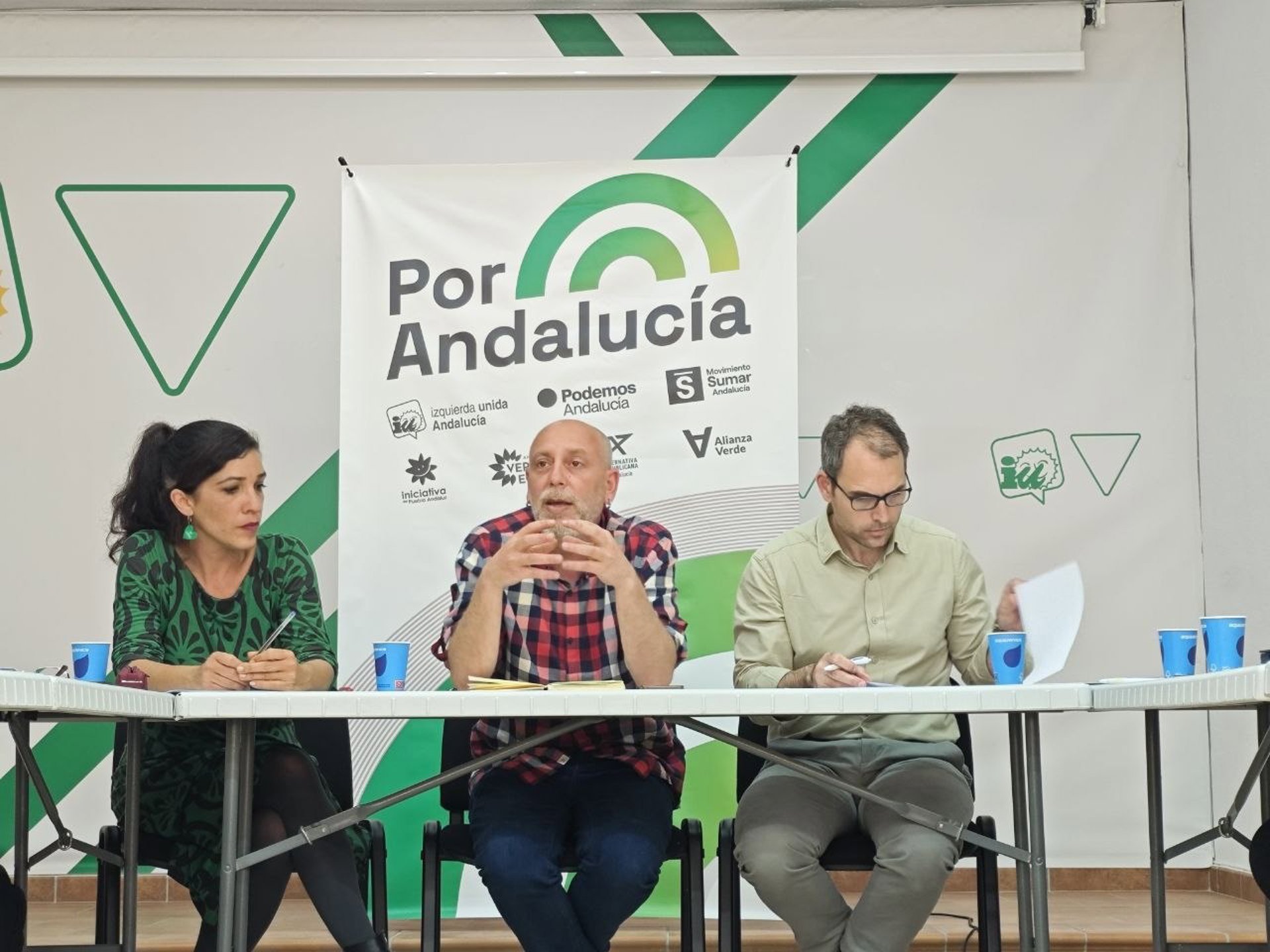 Por Andalucía critica "hostigamiento" de Moreno a educación pública y se compromete a "defenderla al 100%"
