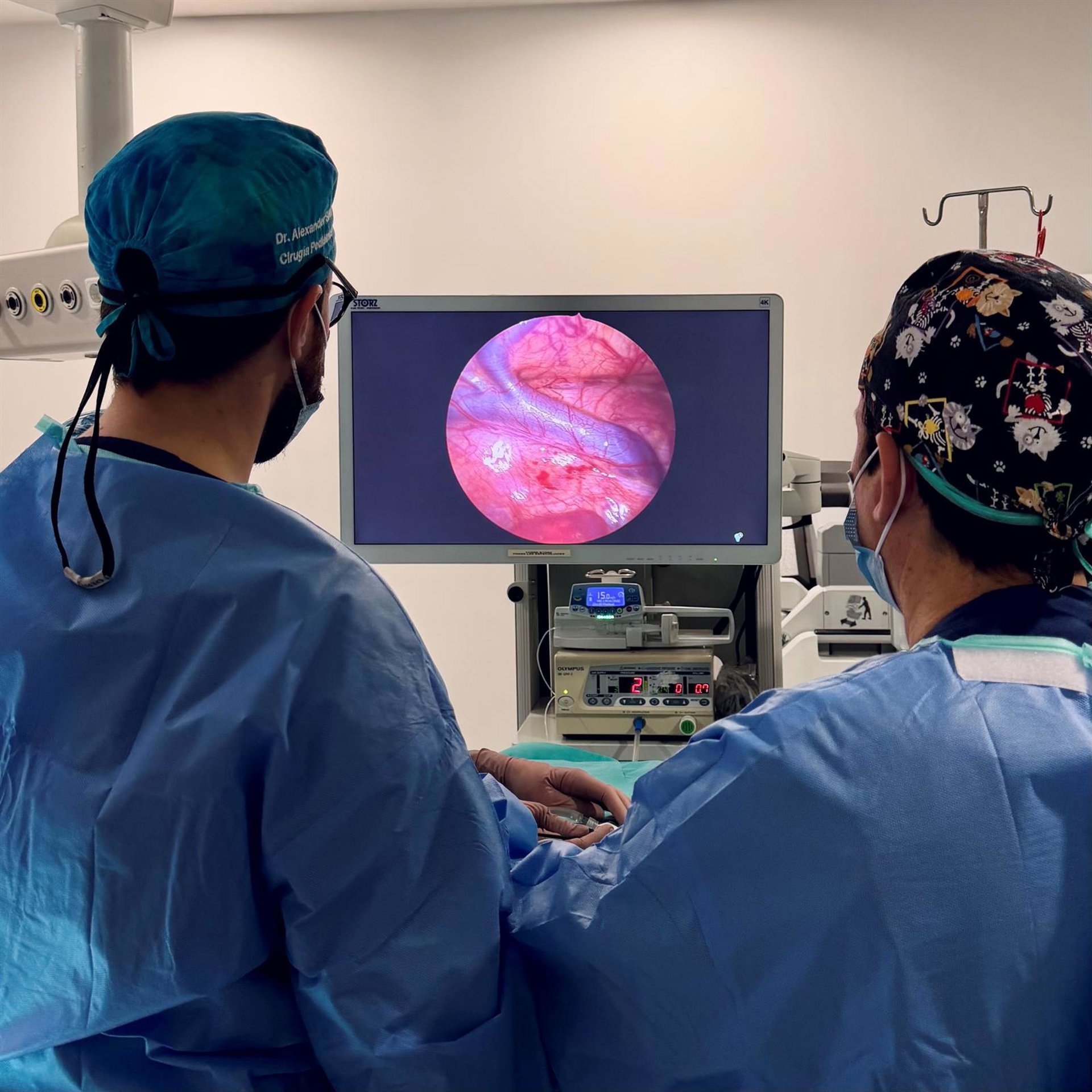 Quirónsalud Málaga realiza una cirugía toracoscópica de atresia esofágica en un recién nacido