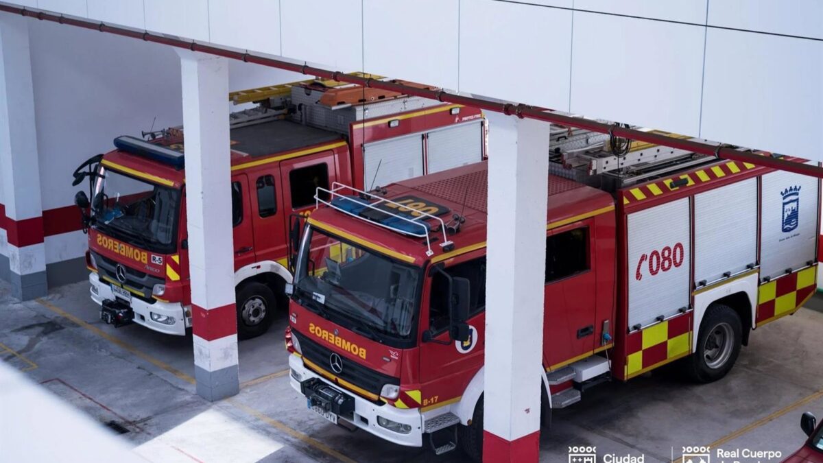 Siete vehículos afectados tras un incendio en el distrito Bailén-Miraflores