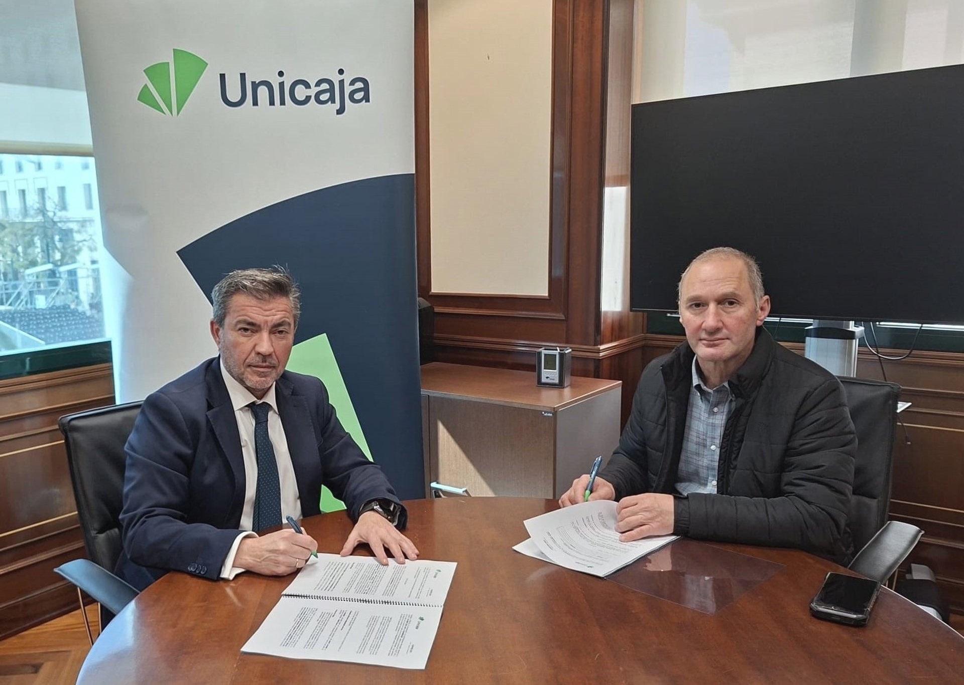 Unicaja y COAG Málaga unen esfuerzos para facilitar la actividad del sector agrícola y ganadero
