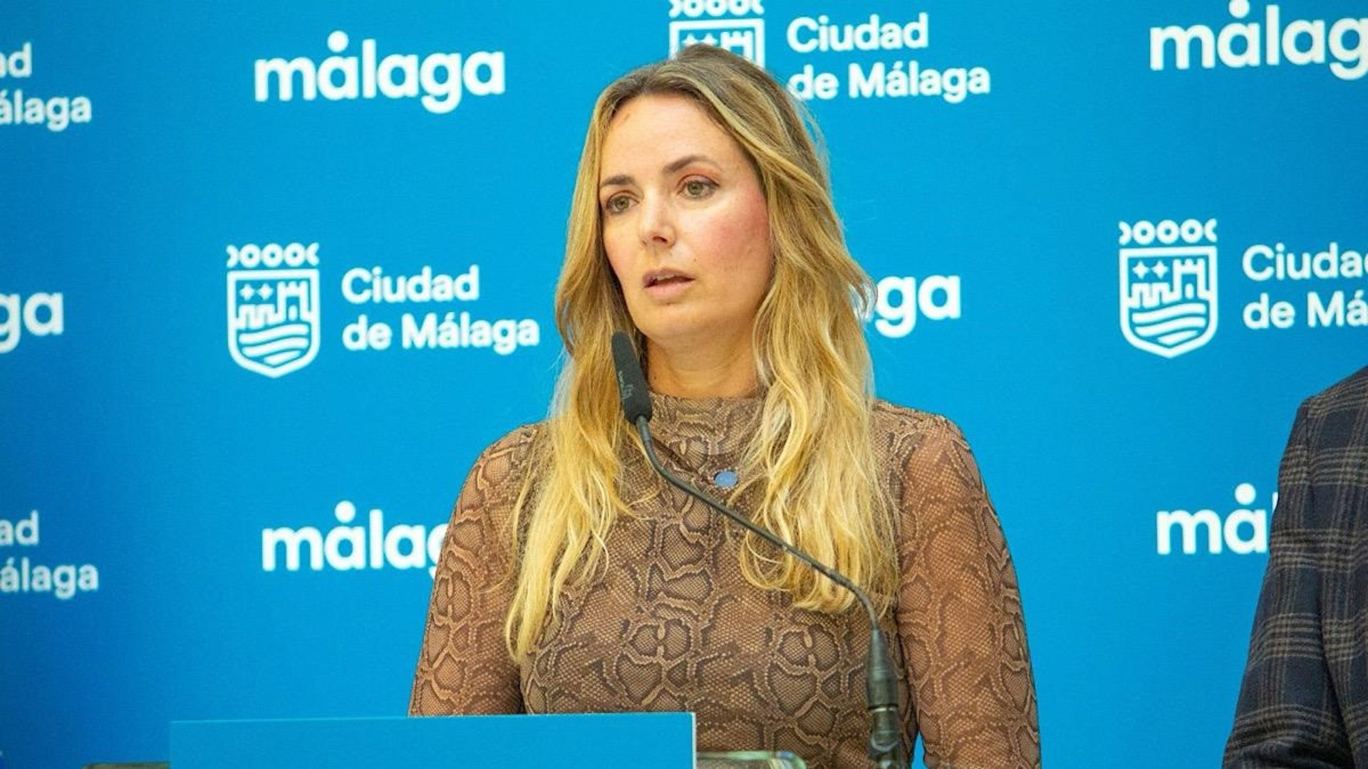 Vox alerta del "riesgo real de desaparición" de las granjas locales