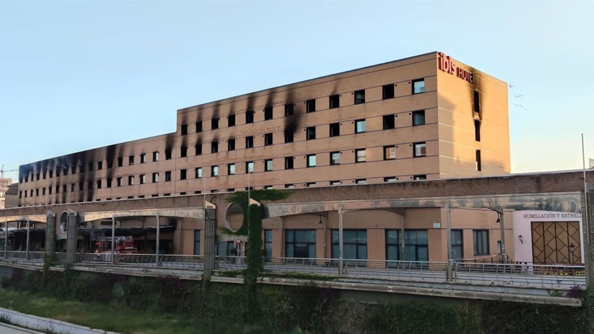 Cambios en la movilidad por los trabajos de demolición del edificio del hotel afectado por el incendio